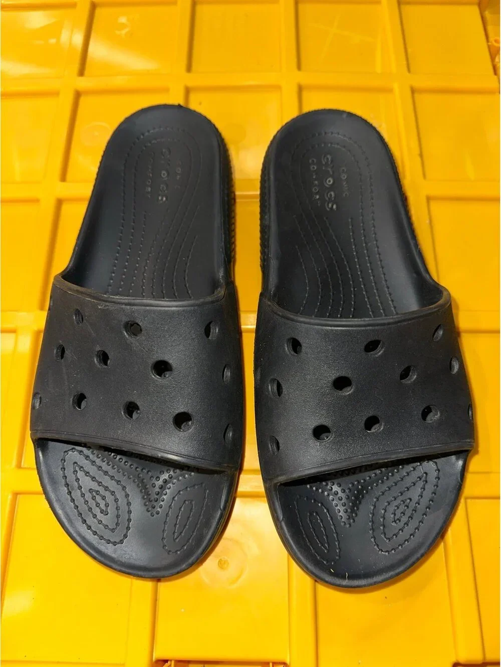 Crocs slides size women’s 11 and men’s 9